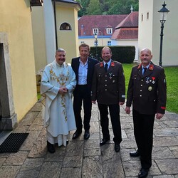 Pfarrer Claudiu Budău, Bürgermeister Hubert Holzapfel, HBI Christian Mund, HBI Robert Krenn