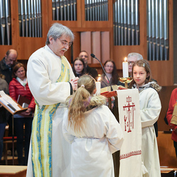 Diakon Michael Zepf verkündet das Evangelium